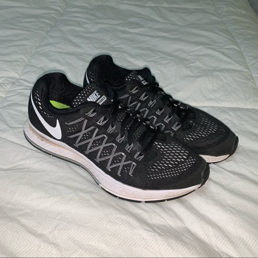 Black Nike Pegasus Tennis Shoes